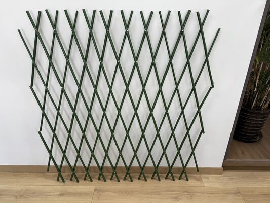 Tingkatkan Privasi Taman Anda dengan Gulungan Pagar Tiang Bambu Berlapis Plastik Alami